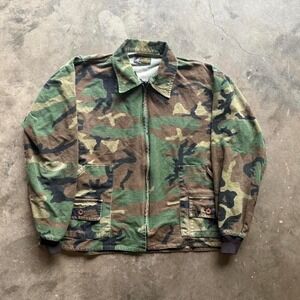 vtg essential boxy camo jacket Measure 27x27